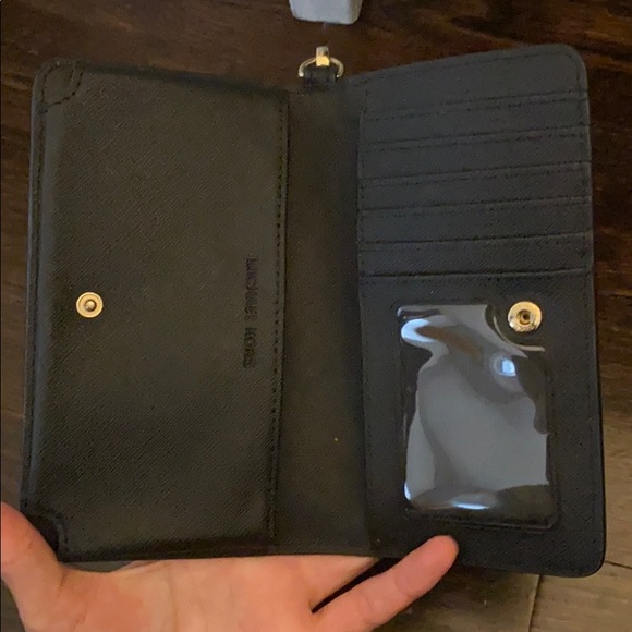 Michael Kors saffiano leather wristlet - Picture 5 of 5